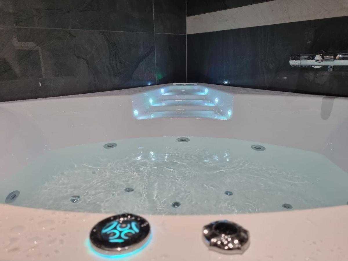 Jolie Maison, Balneo Lumino Therapie Et Terrasse Colmar Kültér fotó