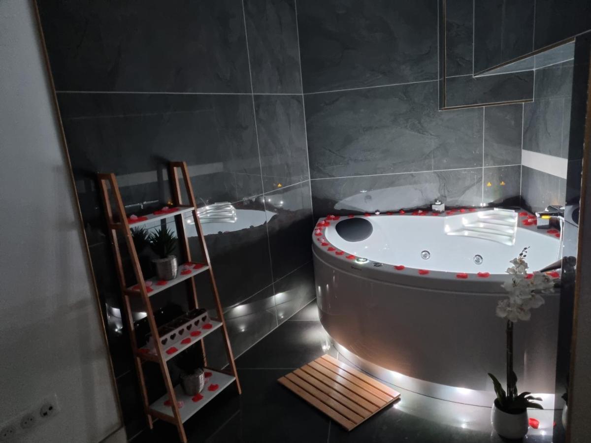 Jolie Maison, Balneo Lumino Therapie Et Terrasse Colmar Kültér fotó