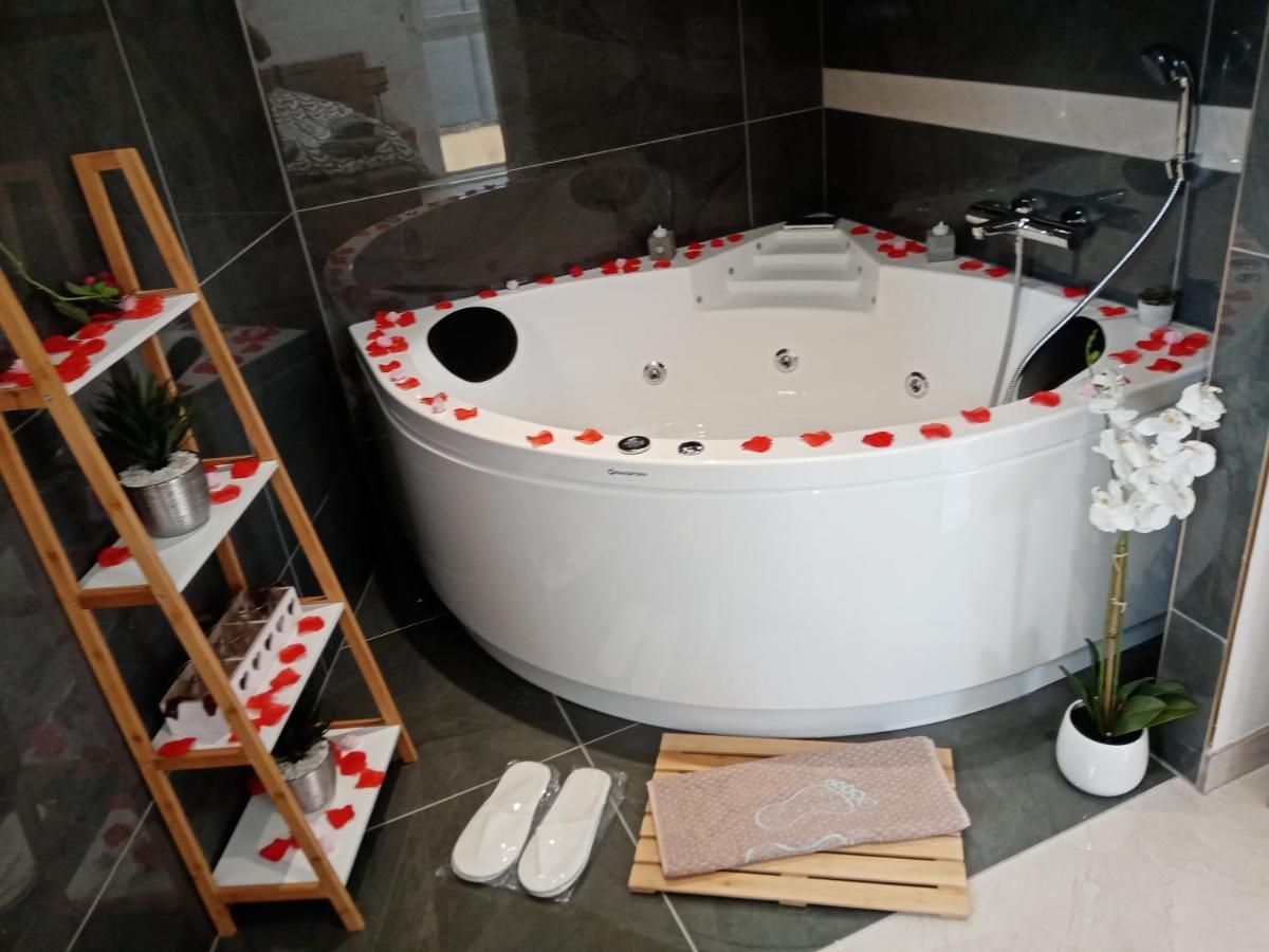 Jolie Maison, Balneo Lumino Therapie Et Terrasse Colmar Kültér fotó